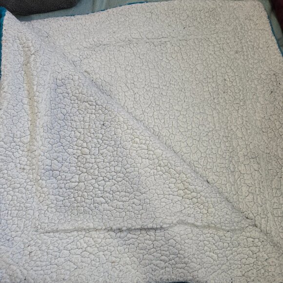 Cozy Teal Blue & White Sherpa Reversible Throw Blanket Good Condition - Picture 3 of 3
